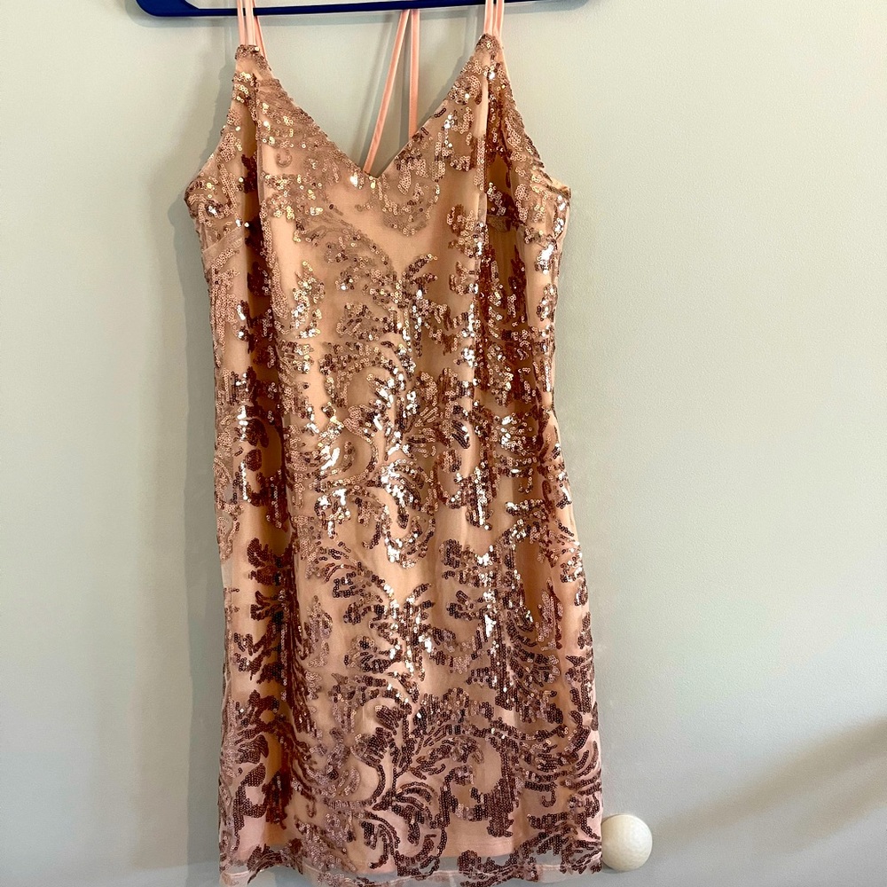 Um strappy sequin dress in nude/pink